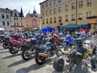 "Pomagamy, bo kochamy". Charytatywna akcja motocyklistów w Żarach - Radio Zielona Góra 97,1FM