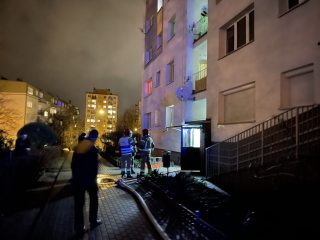 Pożar w wieżowcu przy ul. Ptasiej. Jedna osoba ranna! [ZDJĘCIA] - Radio Zielona Góra 97,1FM